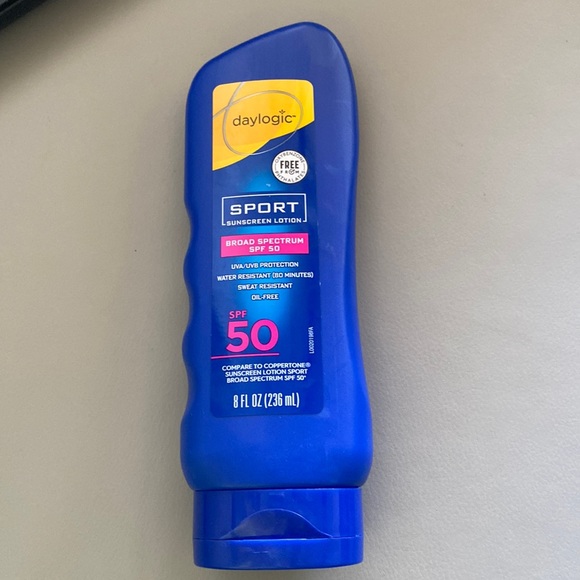- 8 fl container of sport spf sunblock - Picture 1 of 1